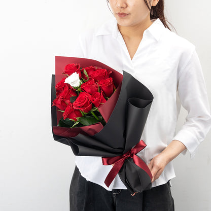 本数が選べる生花バラの花束 花びらメッセージ