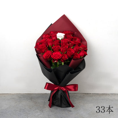 本数が選べる生花バラの花束 花びらメッセージ