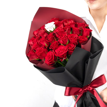 本数が選べる生花バラの花束 花びらメッセージ