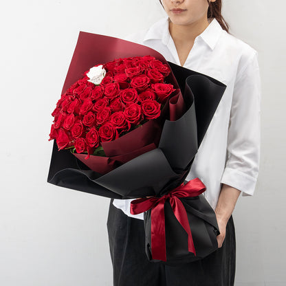 本数が選べる生花バラの花束 花びらメッセージ